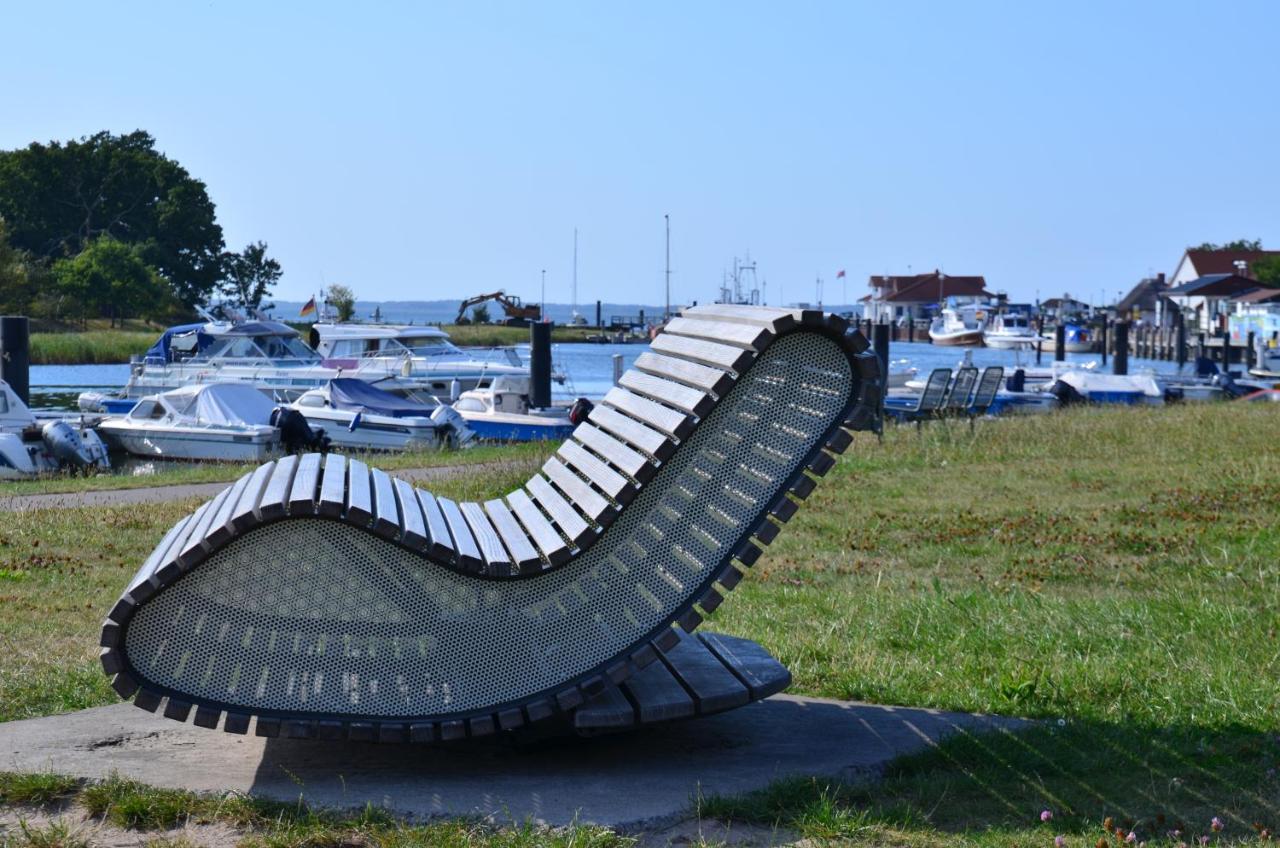 Reetferienhaus - Schaprode Hafen エクステリア 写真