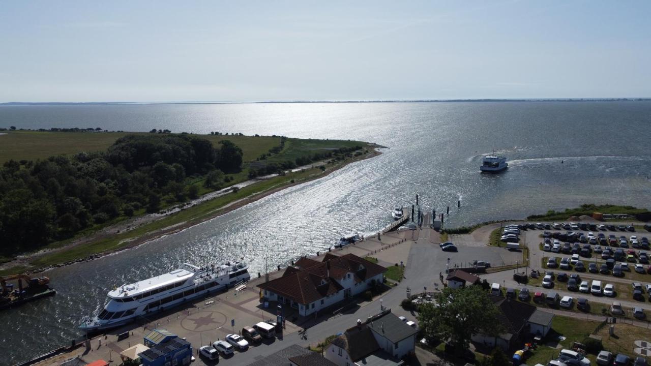 Reetferienhaus - Schaprode Hafen エクステリア 写真