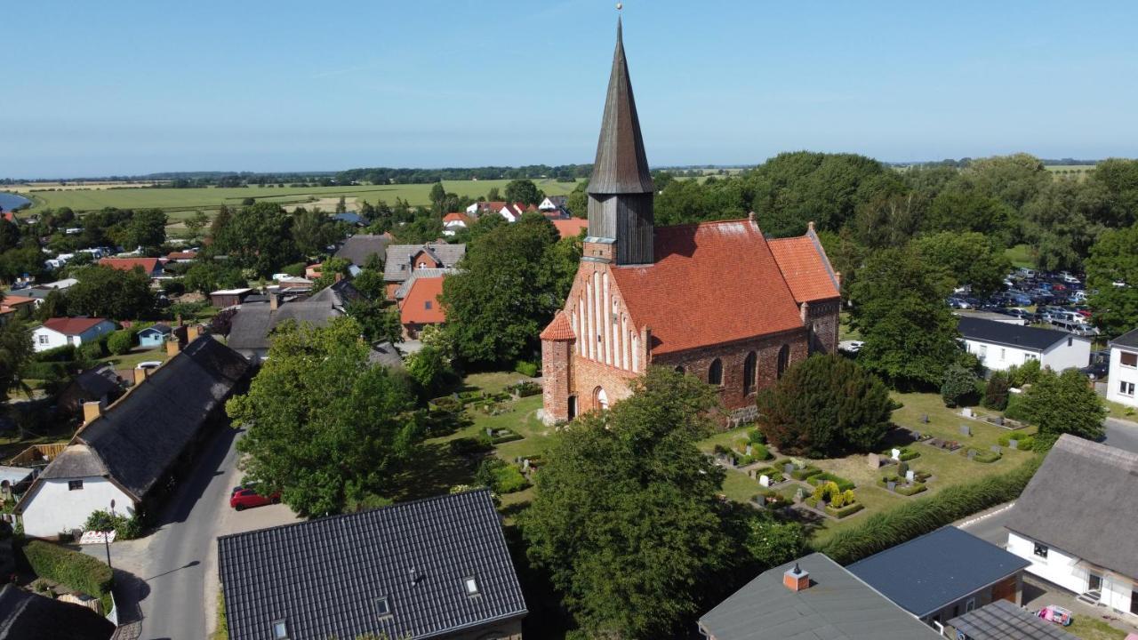 Reetferienhaus - Schaprode Hafen エクステリア 写真